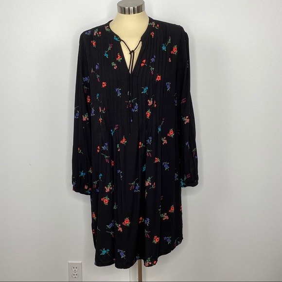 Old Navy Dresses & Skirts - Old Navy Floral Dress